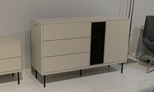 Комод 1д3ш1в Епіро / Epiro 1340x410x830 Prestol кашемір/темний дуб з підсвіткою EP-03​​​​​​​ жива фотографія